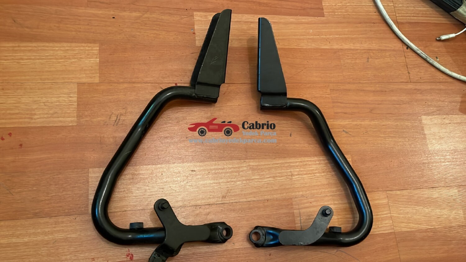 BMW E36 CABRİO UYUMLU ORJİNAL TENTE KAPAĞI KOLU TEMİZ ÇIKMA 