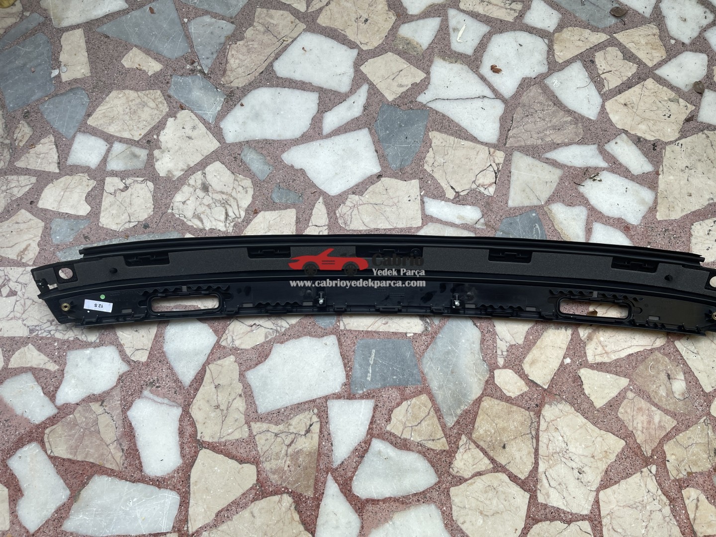 AUDİ A3 8V YENİ MODEL A5 8W YENİ MODEL CABRİO UYUMLU ORJİNAL ÖN CAM CROM PLASTİK ÇIKMA TEMİZ