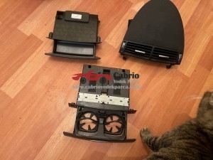 MERCEDES BENZ SLK R171 CABRİO UYUMLU ORJİNAL BARDAKLIK MODELİ SIFIR KUTULU TEMİZ YAN SANAYİ ÇÖPLERLE KARŞILAŞTIRMAYIN