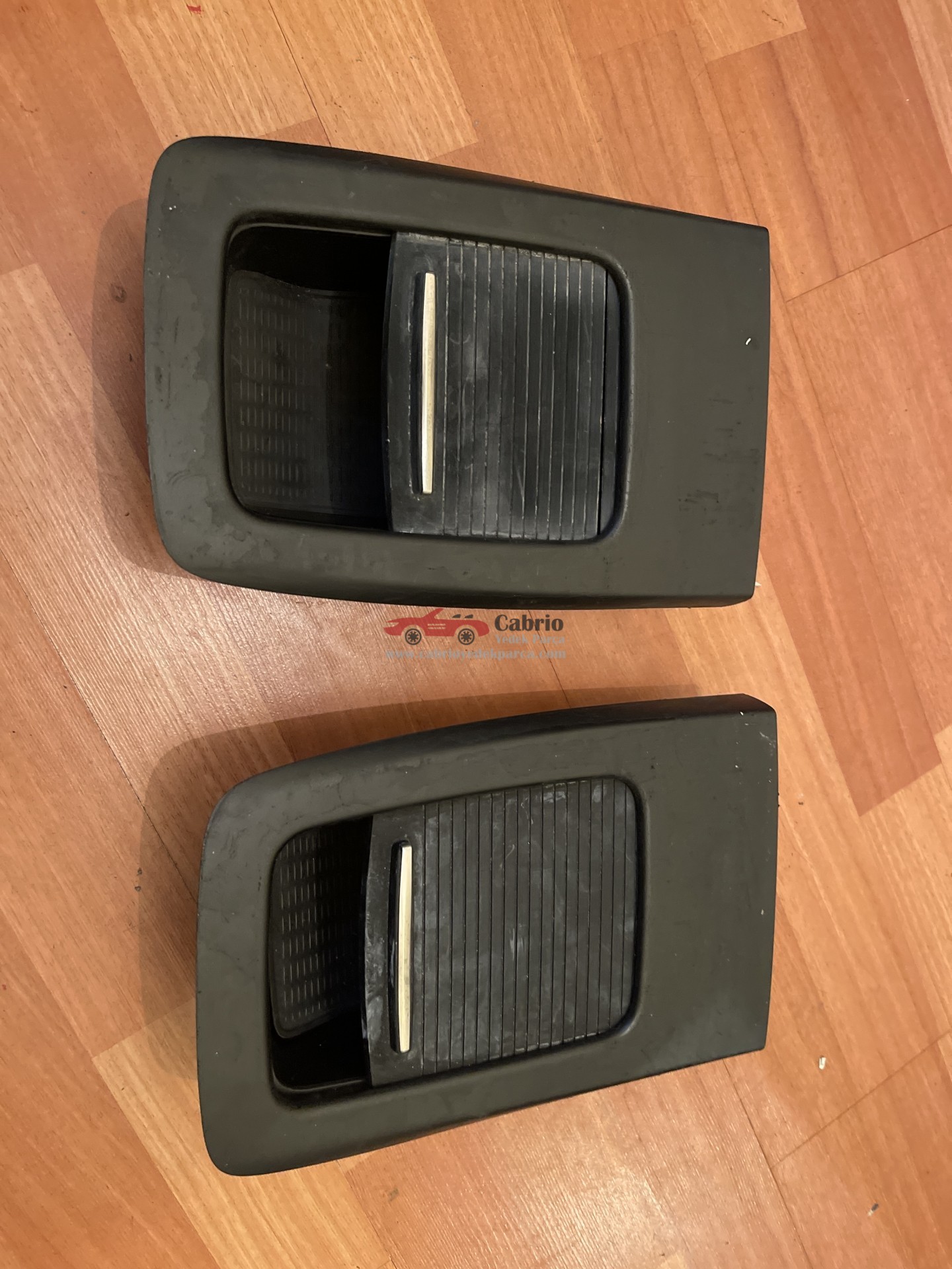 BMW E92 E93 SERİSİNE UYUMLU ORJİNAL SAKLAMA GÖZÜ AKERDİYONLU ÇIKMA TEMİZ