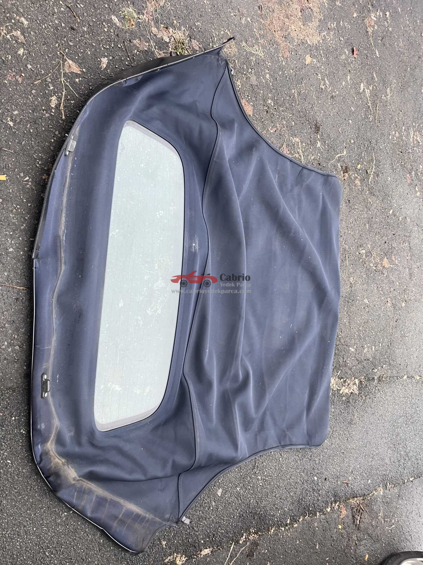 AUDİ TT 8N CABRİO TENTE MAVİ RENK CAMI ÜSTÜNDE ORJİNAL ÇIKMA TEMİZ  