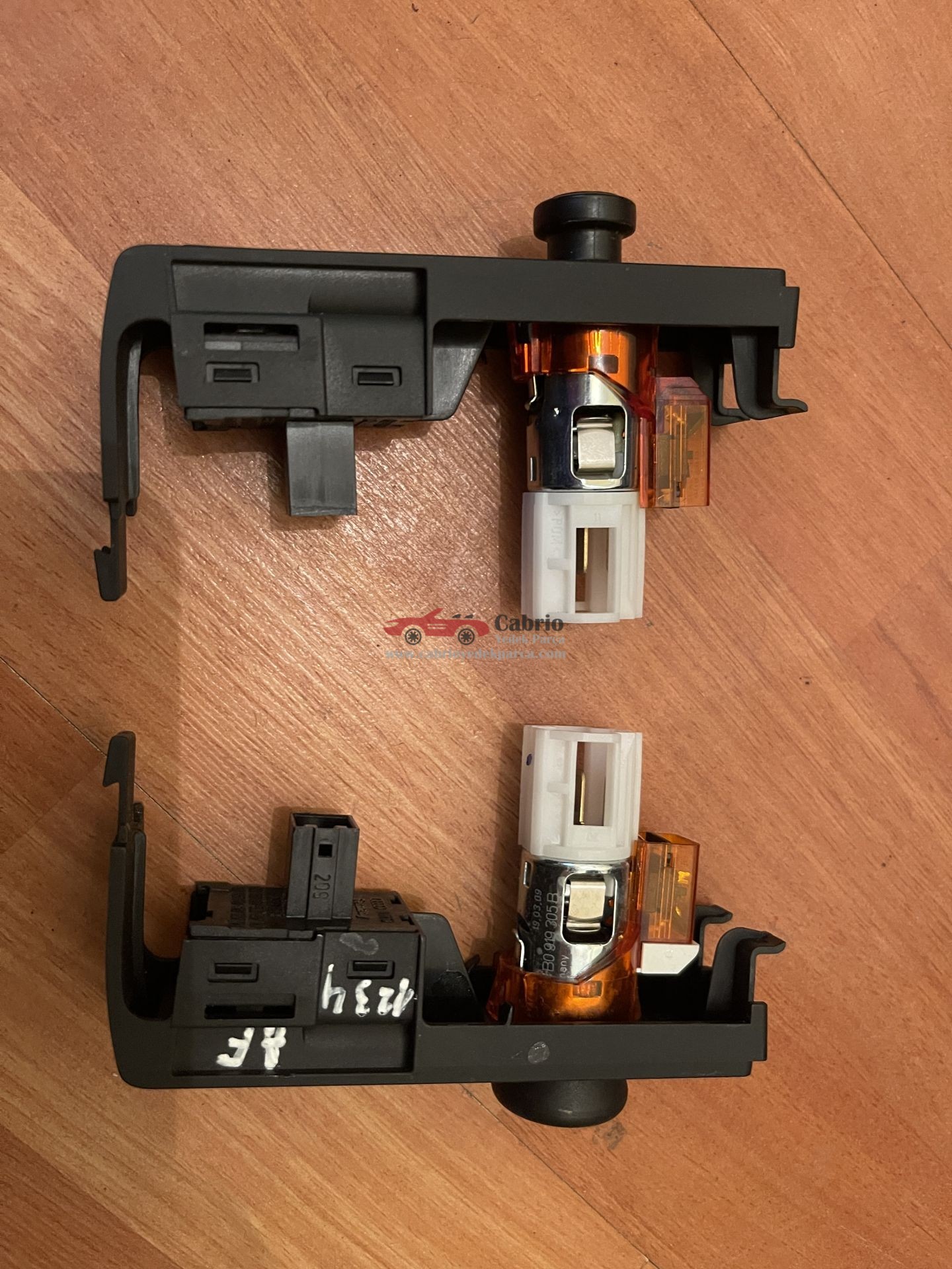 AUDİ A3 8P A4 B6 CABRİO UYUMLU ORJİNAL TENTE DÜĞMESİ ÇERÇEVESİYLE BİRLİKTE ÇAKMAKLIK TEMİZ ÇIKMA