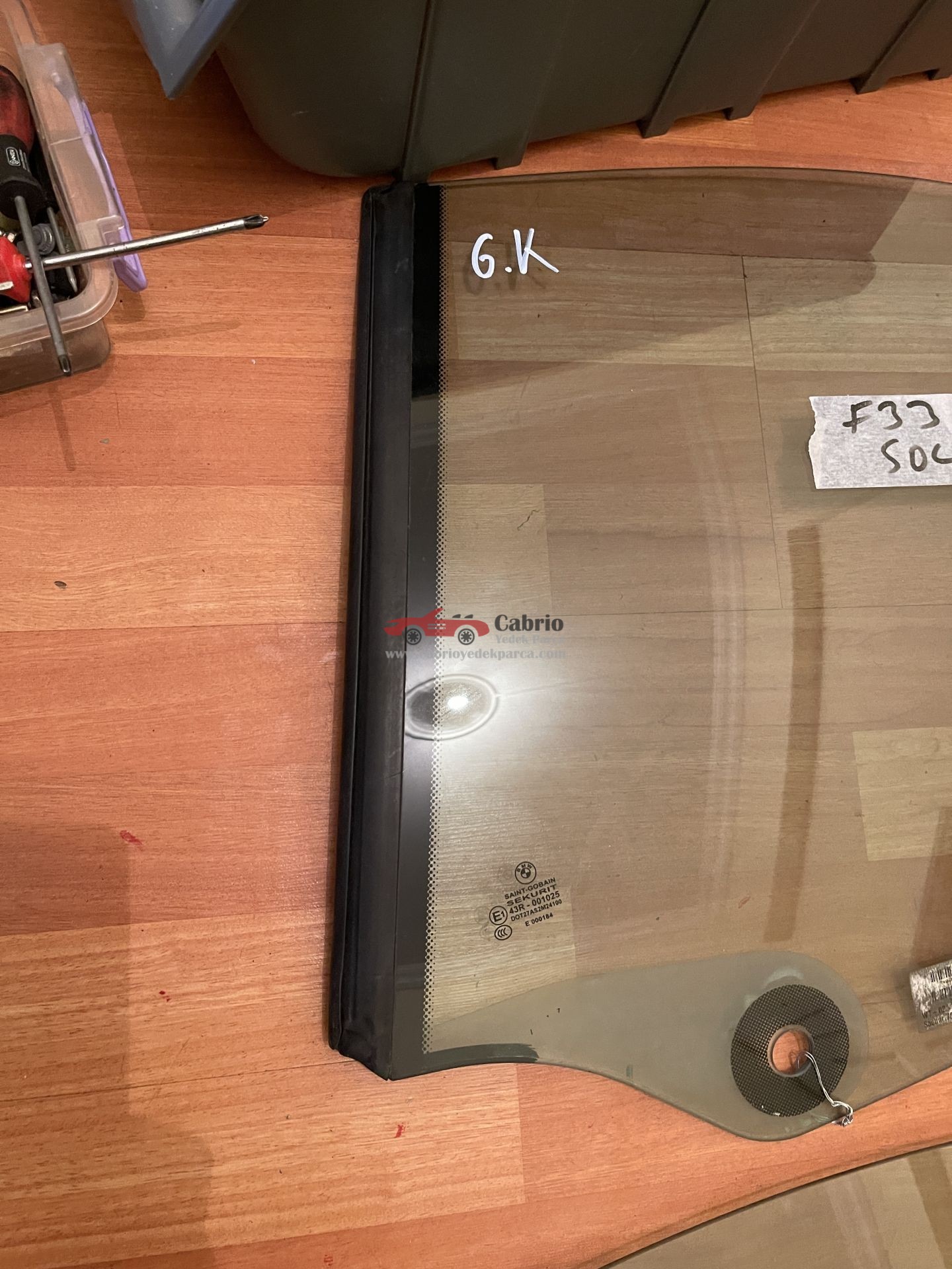 BMW 4 SERİSİ CABRİO F33 F83 UYUMLU TEMİZ FİTİLİ ÜZERİNDE KELEBEK CAM SAĞ VEYA SOL TARAF ORJİNAL ÇIKMA