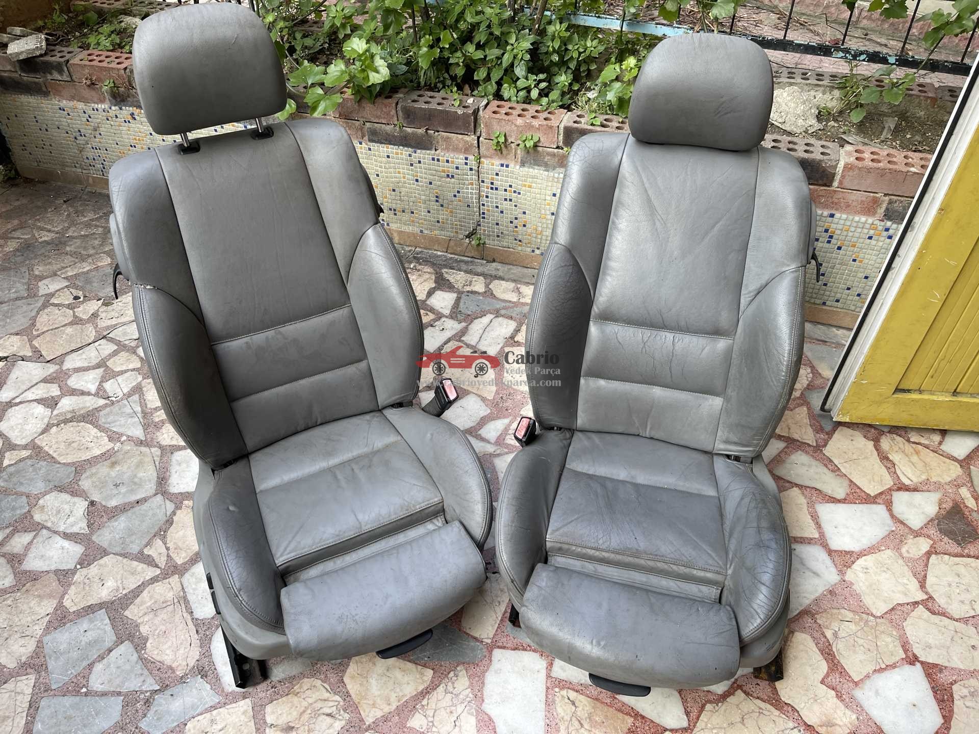 BMW E46 COUPE UYUMLU ISITMALI ELEKTRİKLİ MEMORY HAFIZALI RECARO GRİ DERİ SAĞ SOL ÇIKMA TEMİZ ORJİNAL ALMANYA SAĞDA MEMORY HAFIZALI OLAN İNGLİZLERLE KARŞILAŞTIRMAYIN