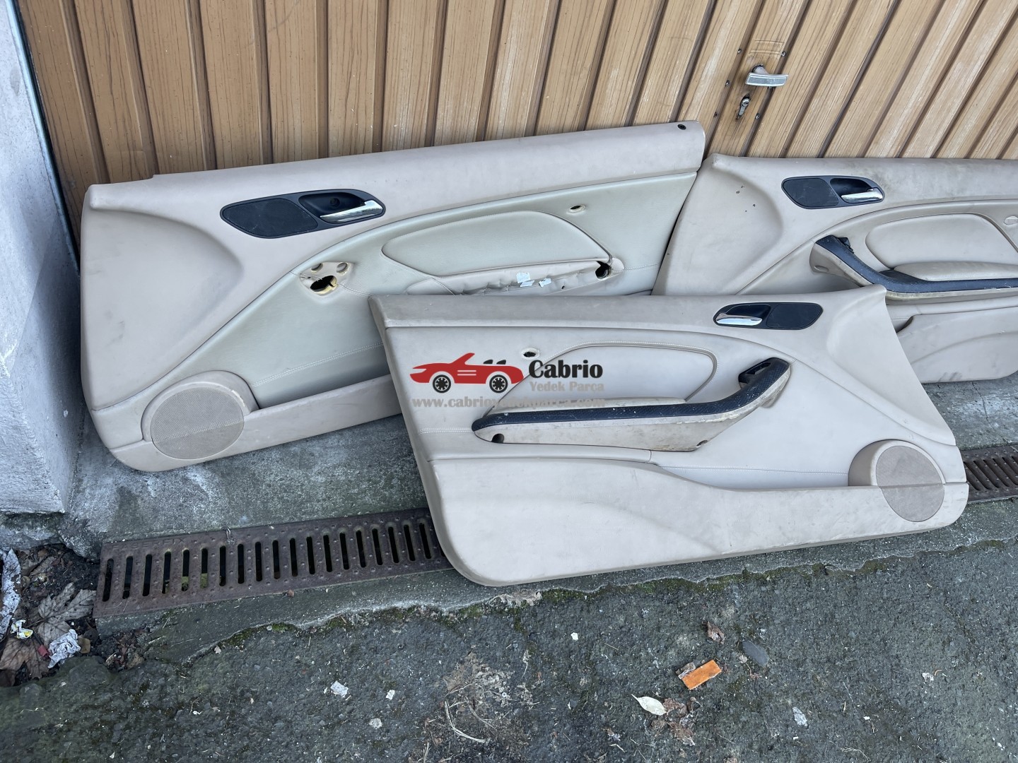 BMW E46 CABRİO COUPE UYUMLU ORJİNAL DERİ BEJ ÇIKMA DÖŞEME SAĞ VEYA SOL ÇIKMA TEMİZ 