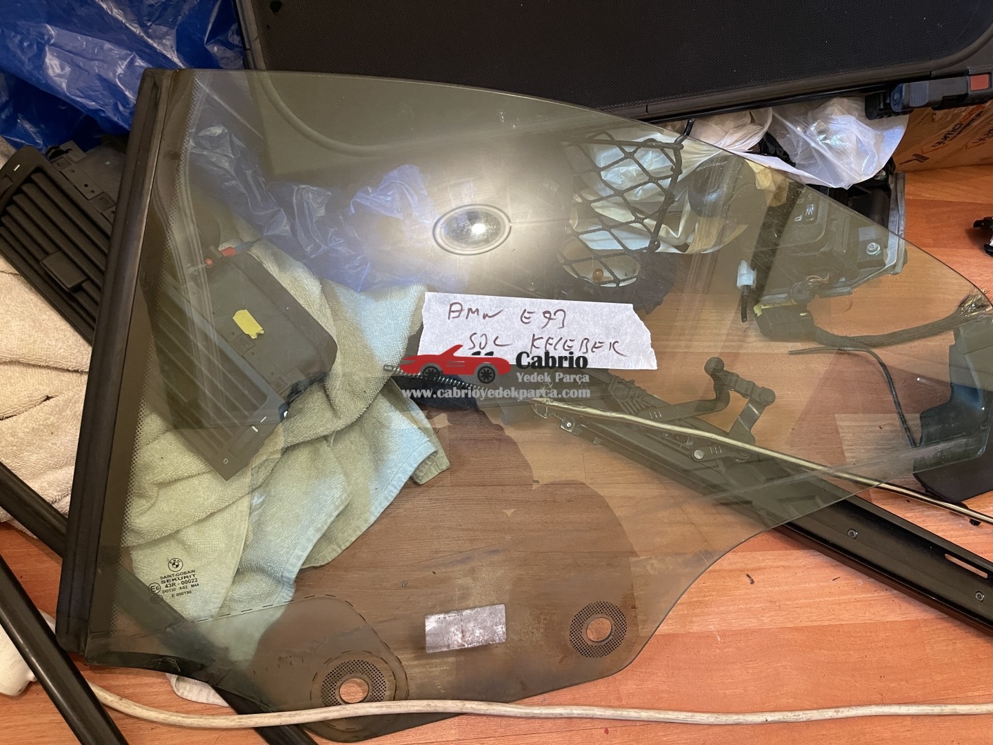 BMW 3 SERİSİ CABRİO E93 M3 UYUMLU TEMİZ FİTİLİ ÜZERİNDE KELEBEK CAM SAĞ VEYA SOL TARAF ORJİNAL ÇIKMA 