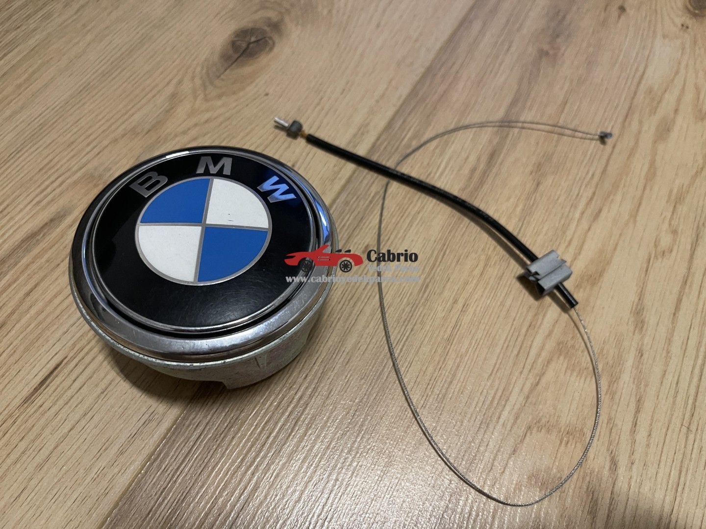 BMW E89 Z4 CABRİO UYUMLU ORJİNAL BAGAJ AÇMA OTOMATİK AMBLEM TERTEMİZ ÇIKMA TEMİZ