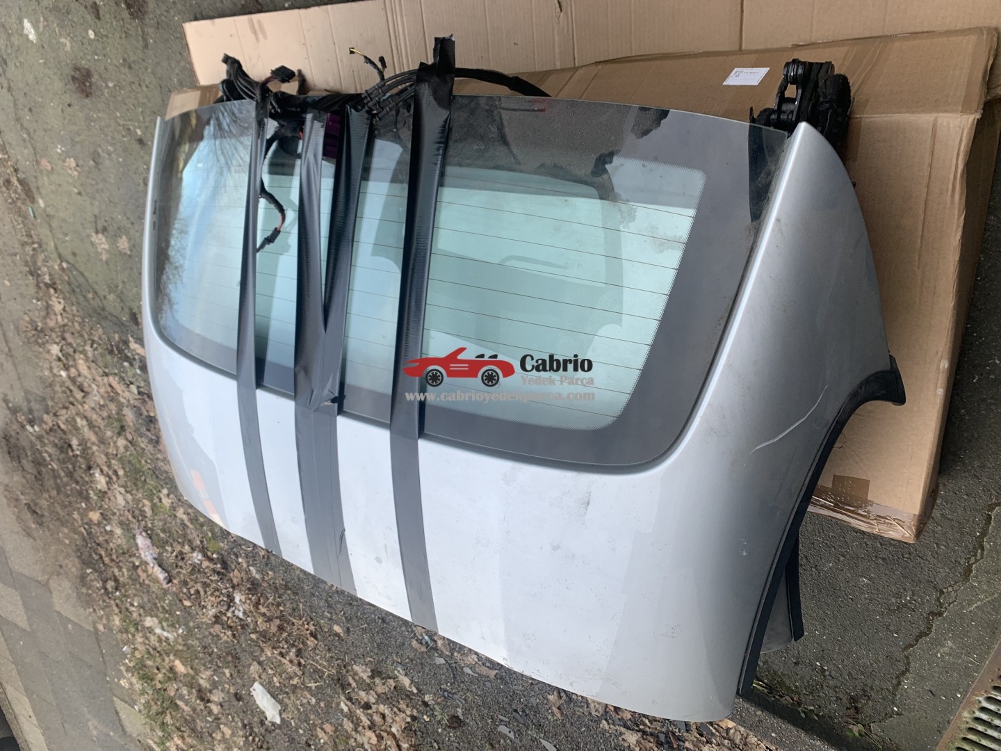 BMW Z4 E89 CABRİO UYUMLU TEMİZ GRİ HARDTOP ORJİNAL ARKA CAM HORTUMLAR AMERTİSÖRLER İÇ KİLİTLER DÖŞEME ÜSTÜNDE 