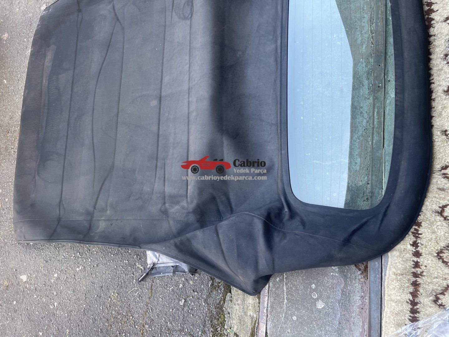 AUDİ A3 8V YENİ MODEL CABRİO UYUMLU TENTE TEMİZ SİYAH TEK HATALI ORJİNAL CAM ÜSTÜNDE YAN SANAYİ CAM VEYA BEZLERLE KARŞILAŞTIRMAYIN ORJİNALİ 5000 EURO