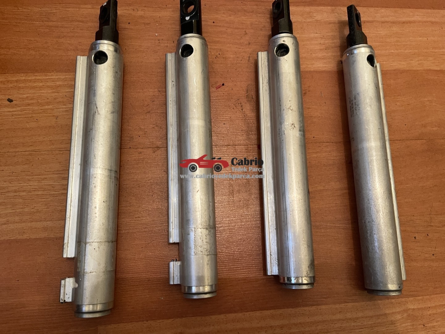 RENAULT MEGANE 2 CABRİO UYUMLU ORJİNAL TENTE AMORTİSÖRÜ ÇIKMA TEMİZ