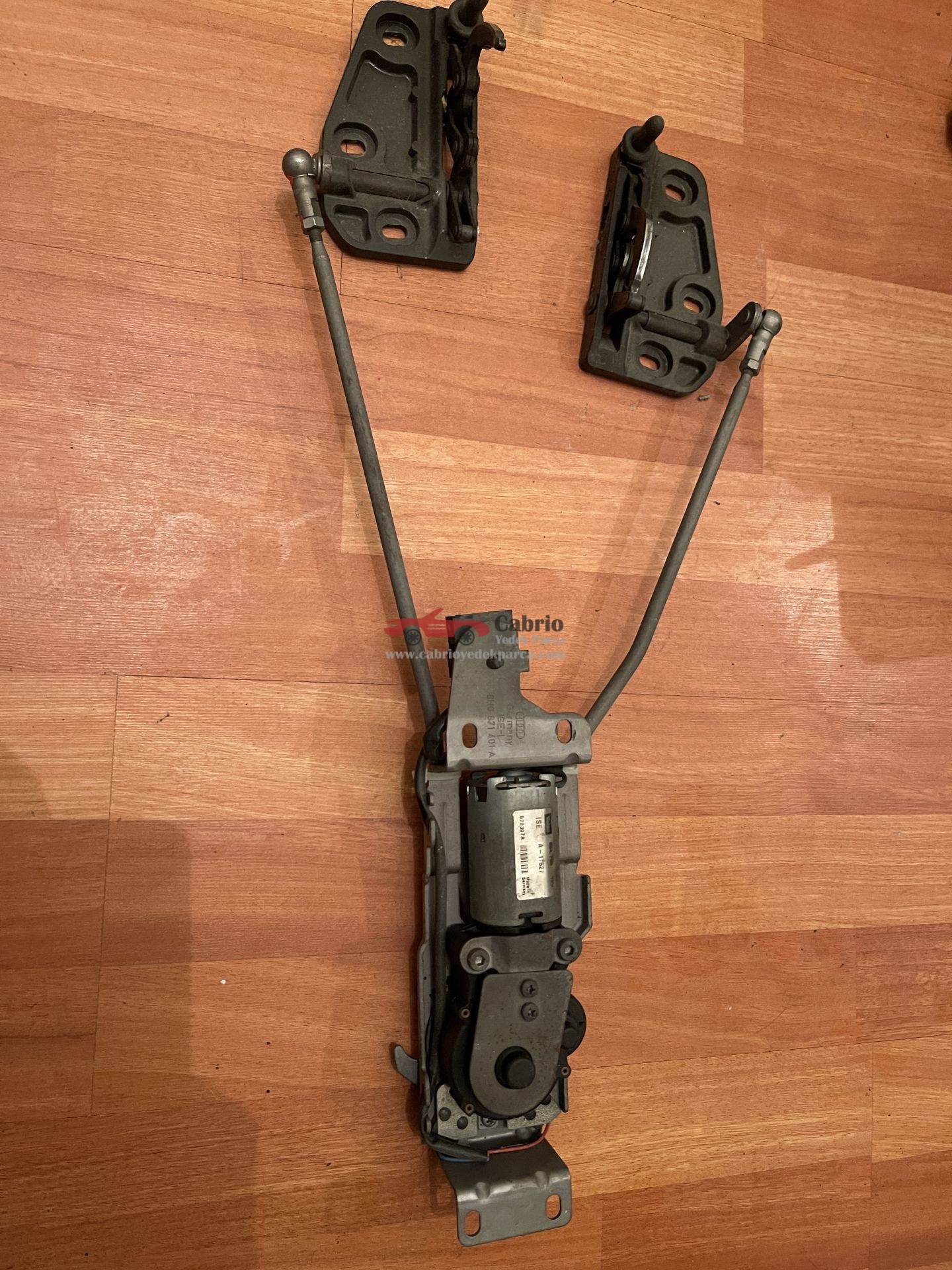 AUDİ A4 CABRİO 8H0871401 UYUMLU ORJİNAL TENTE ÖN KİLİT SAG SOL VE MOTORU ÇIKMA TEMİZ