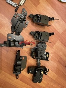 OPEL TiGRA B TWİNTOP CABRİO COUPE UYUMLU TENTE HARDTOP BAGAJ KİLİTLERİ SET HALİNDE SAĞ SOL ORTA SIFIR GİBİ İÇ PLASTİKLERİ ÇIKMA ORJİNAL 60 BİNDEKİ ARAÇTAN SÖKÜLDÜ