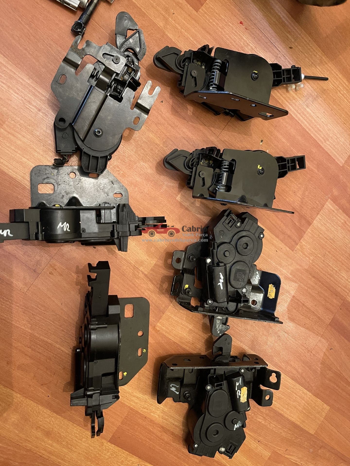 OPEL TiGRA B TWİNTOP CABRİO COUPE UYUMLU TENTE HARDTOP BAGAJ KİLİTLERİ SET HALİNDE SAĞ SOL ORTA SIFIR GİBİ İÇ PLASTİKLERİ ÇIKMA ORJİNAL 60 BİNDEKİ ARAÇTAN SÖKÜLDÜ