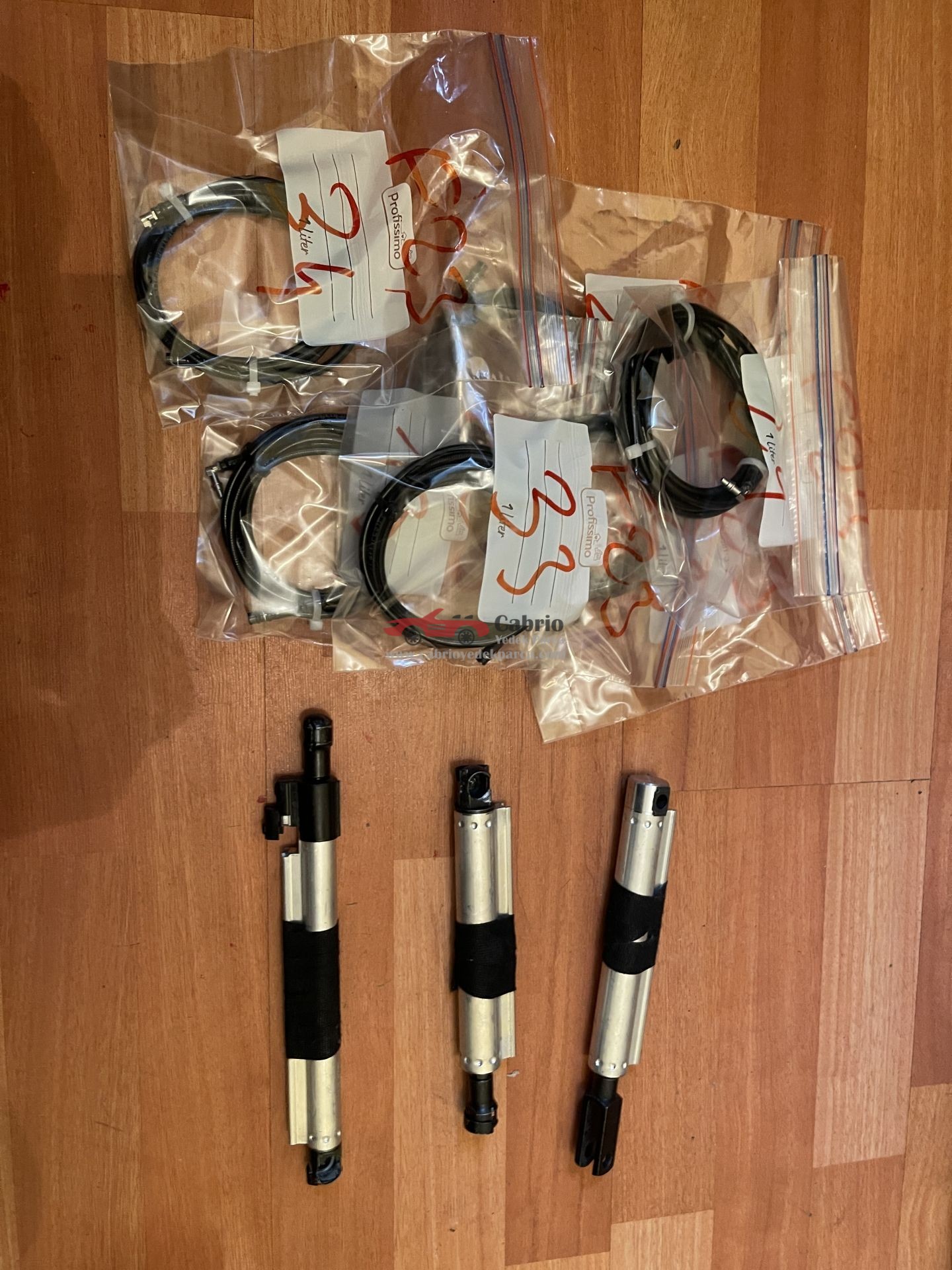 BMW 2 KASA SERİ 218İ 235İ 220İ 225D CABRİO BMW F23 UYUMLU ORJİNAL TENTE AMERTİSÖRÜ ÇIKMA TEMİZ