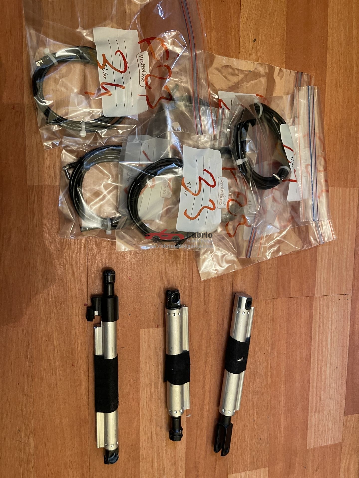 BMW 2 KASA SERİ 218İ 235İ 220İ 225D CABRİO BMW F23 UYUMLU ORJİNAL TENTE AMERTİSÖRÜ ÇIKMA TEMİZ