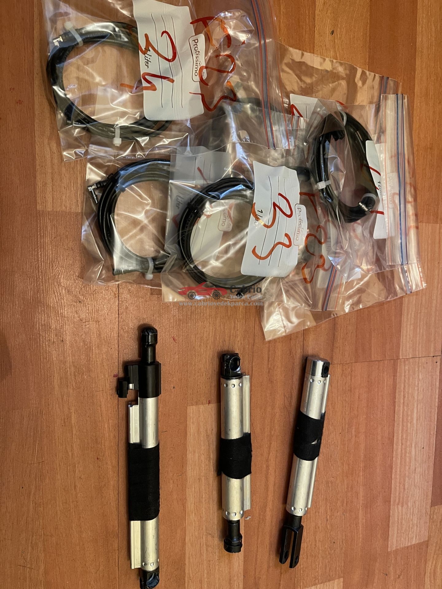 BMW 2 KASA SERİ 218İ 235İ 220İ 225D CABRİO BMW F23 UYUMLU ORJİNAL TENTE AMERTİSÖRÜ ÇIKMA TEMİZ