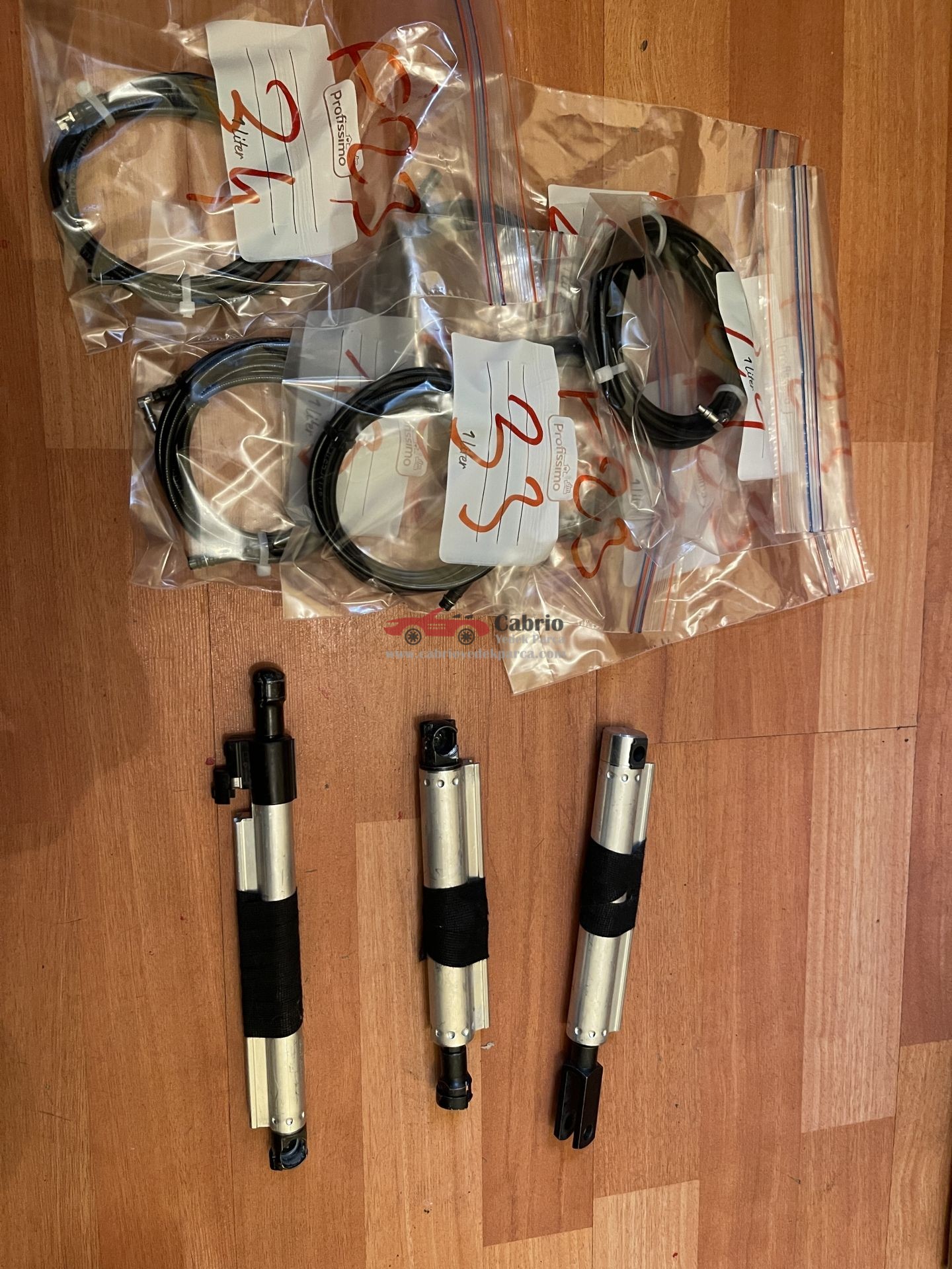 BMW 2 KASA SERİ 218İ 235İ 220İ 225D CABRİO BMW F23 UYUMLU ORJİNAL TENTE AMERTİSÖRÜ ÇIKMA TEMİZ