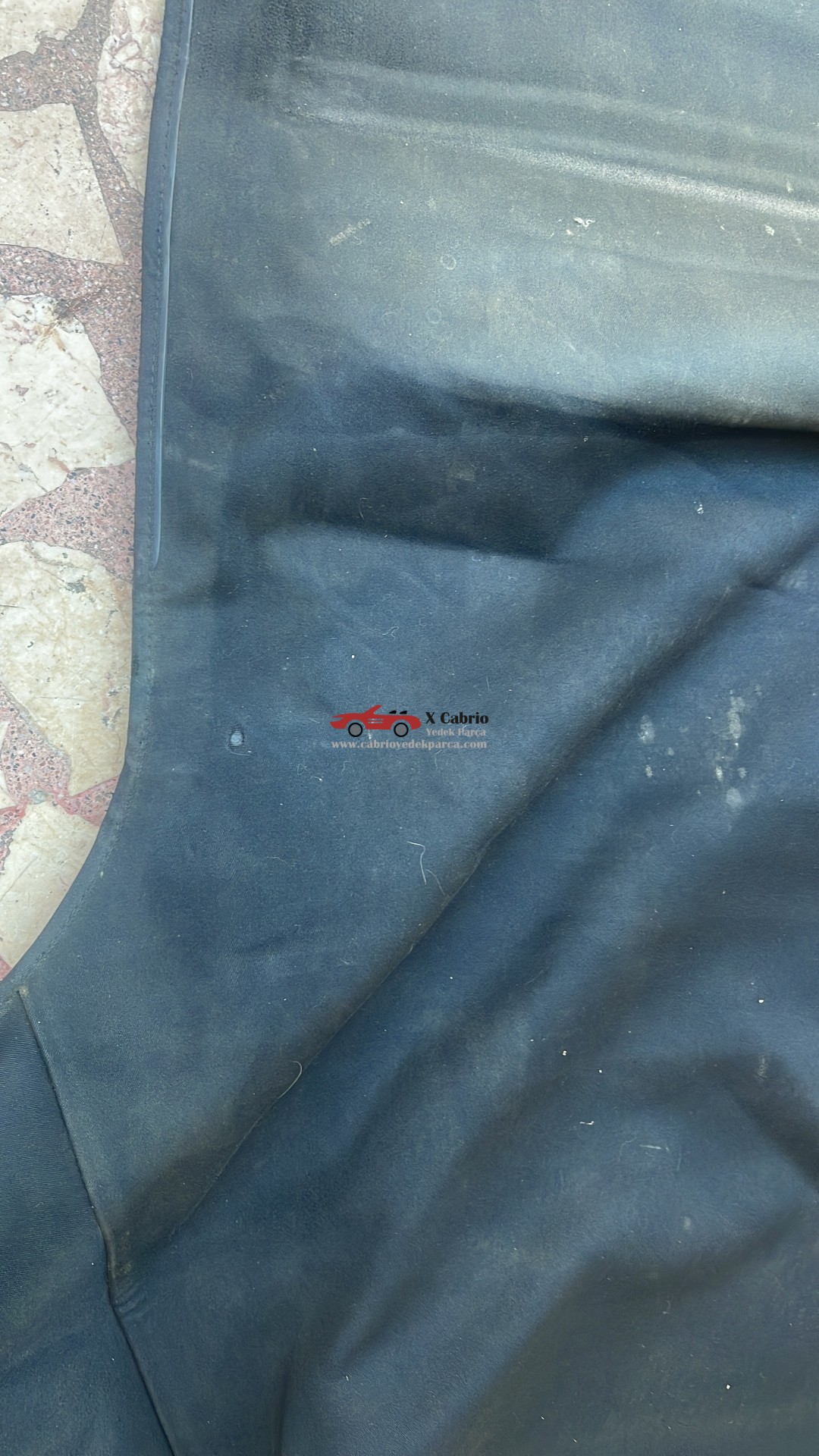 MİNİ COOPER R57 CABRİO UYUMLU ORJİNAL SİYAH RENK TENTE CAMI ÜZERİNDE ORJİNAL ÇIKMA TEMİZ