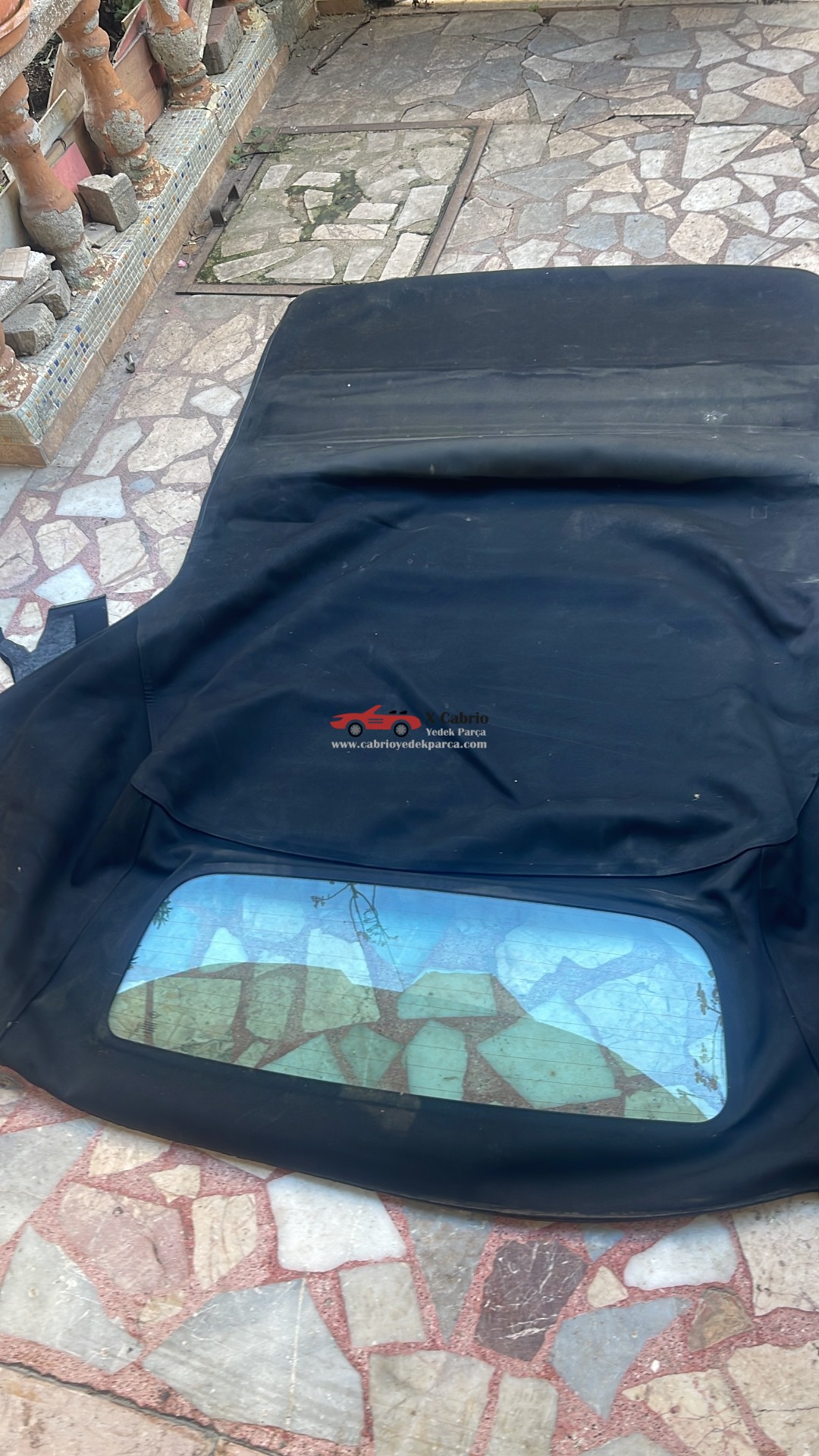 MİNİ COOPER R57 CABRİO UYUMLU ORJİNAL SİYAH RENK TENTE CAMI ÜZERİNDE ORJİNAL ÇIKMA TEMİZ