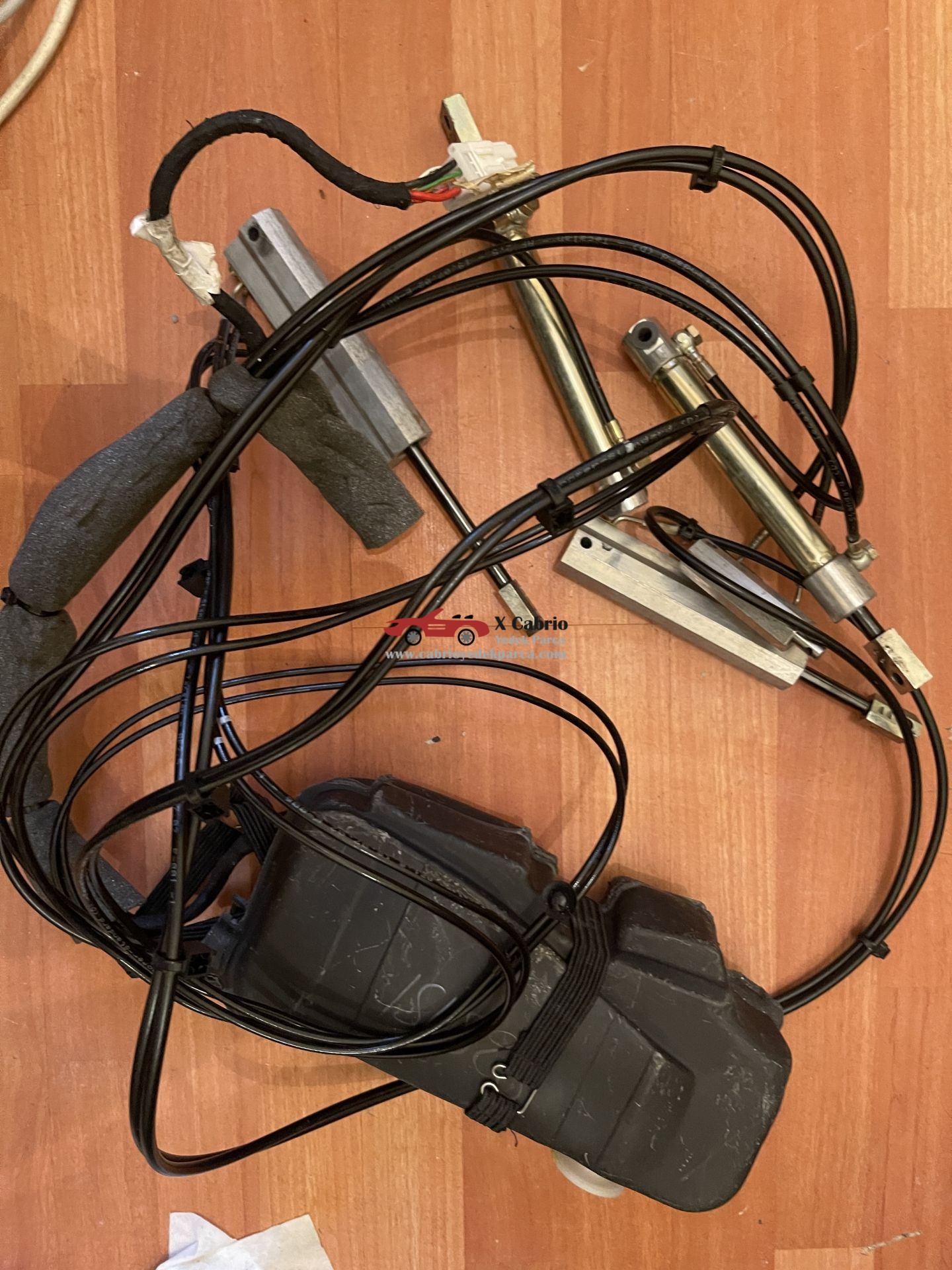 PEUGEOT 206 CC CABRİO UYUMLU ORJİNAL TENTE MOTORU ÇIKMA TEMİZ